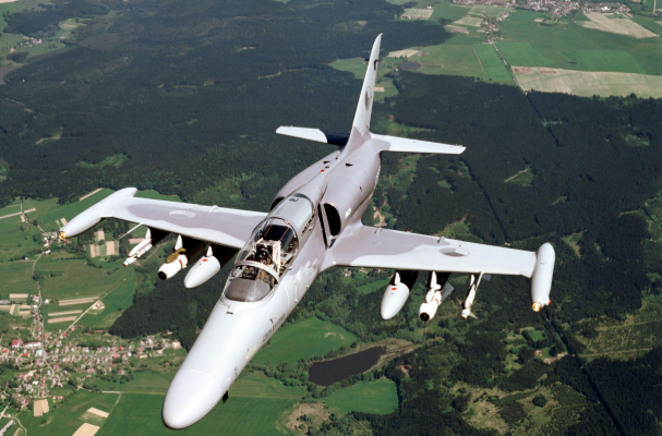 Чехія відмовилась передавати Україні літаки для боротьби з дронами: в уряді назвали причину